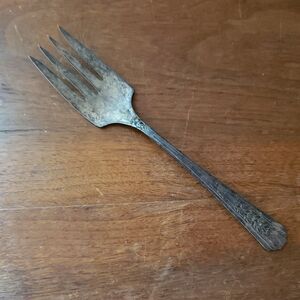 1938 Wm A Rogers A1 Plus Oneida LTD Silverplate Serving Fork 6 Inch
